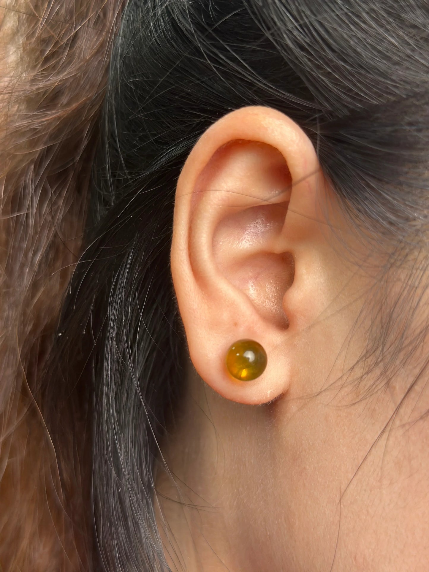 ZenWuxiang Natural Blue Amber Stud Earrings (8mm)